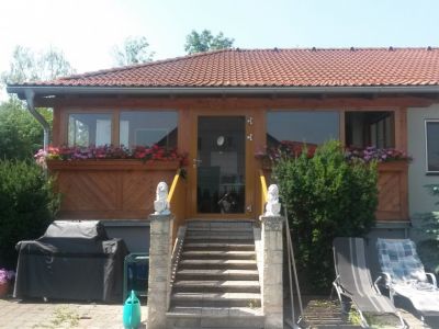 Terrassenverbau Holzdekor zum Hausstill angepast